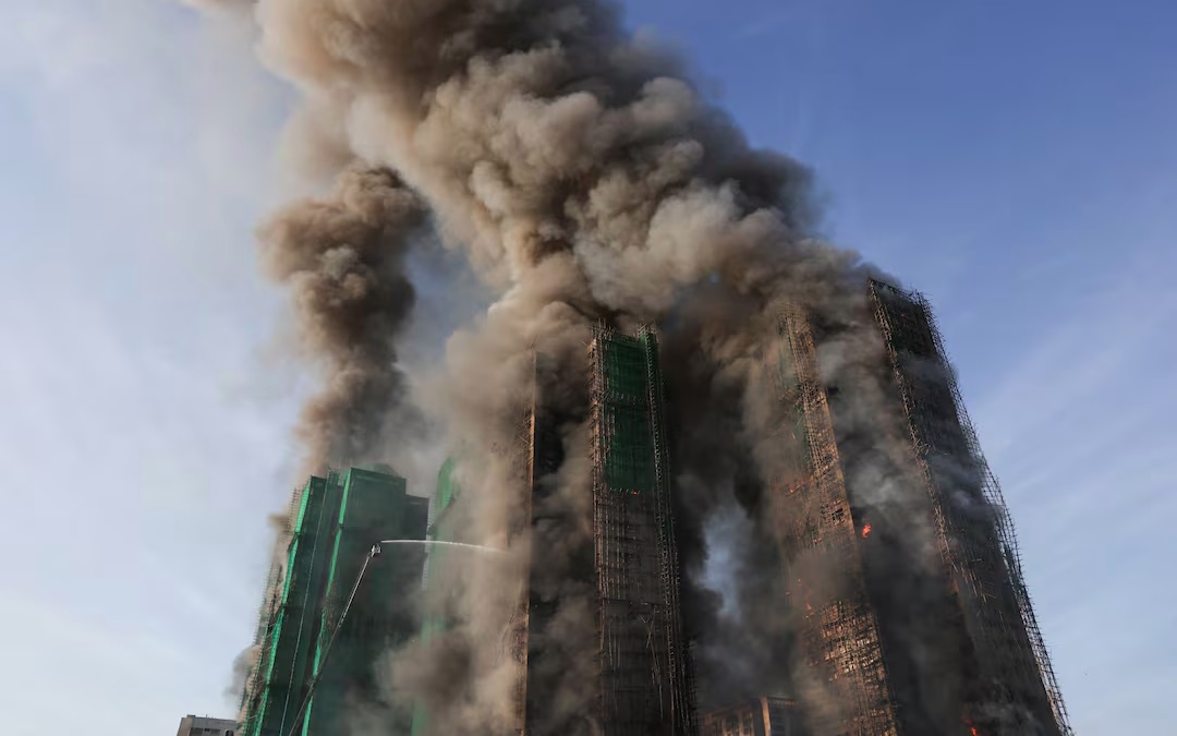 Trưởng Đặc khu Hong Kong cam kết truy cứu trách nhiệm đến cùng vụ cháy chung cư